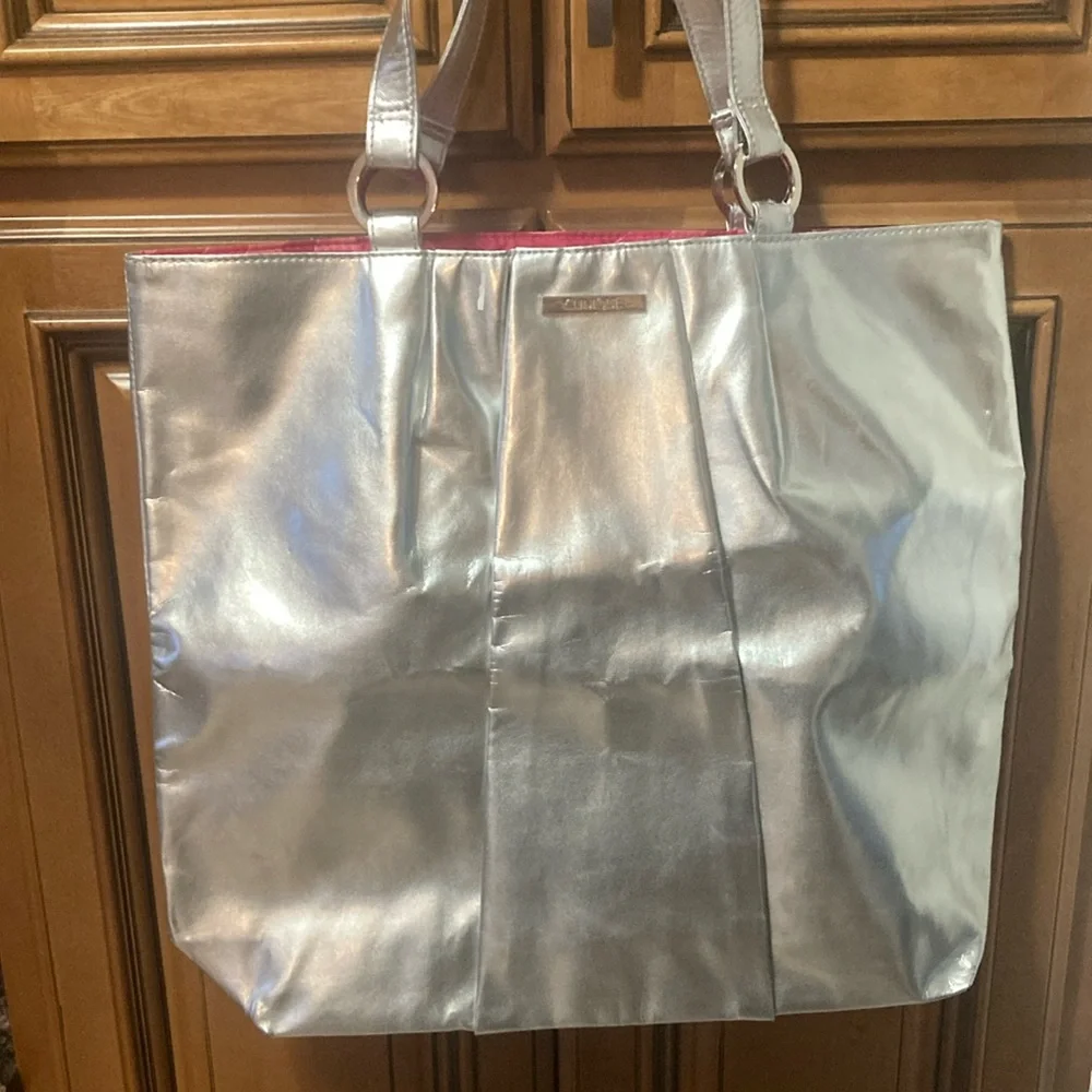 CLINIQUE Silver Metallic Faux Leather Tote